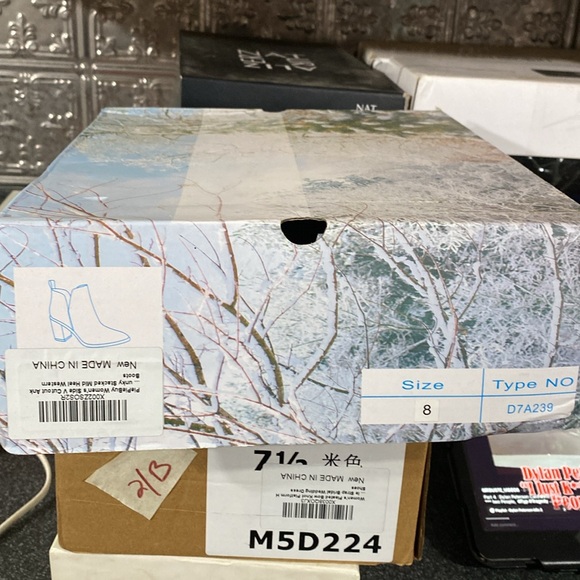 Kathemoi Slip on Ankle Boots V Cutout Pointed Toe Chunky size 8 - Picture 4 of 4